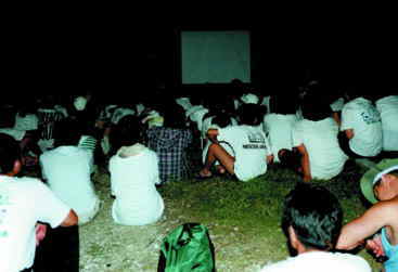 ���{�N��c���̐���f�����̐����o�b�N�ɏ�f�A������Ɩ��������H