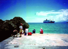 �V�ׂ̈�s���^�ԑD������Ɍ����ďo�`